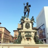 Болонья фонтан Нептуна скульптора Джамболонья.