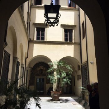 Внутренний дворик Палаццо Альбицци Флоренция.
