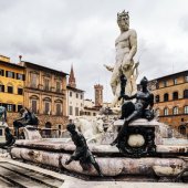 Экскурсия с русским гидом – знаменитый фонтан Нептуна на площади Синьории во Флоренции.