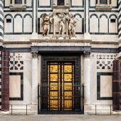 Экскурсия по Флоренции – флорентийский Баптистерий со знаменитыми золотыми вратами Гиберти.