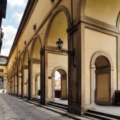 Экскурсия по Флоренции с частным гидом – Галерея арок под воздушным коридором Вазари.