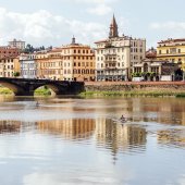 Экскурсия по Флоренции – на побережье реки Арно располагаются Палаццо старинных династий.