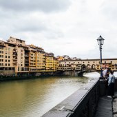 Экскурсия по Флоренции – небольшая терраса для фото с видом на Понте Веккьо.