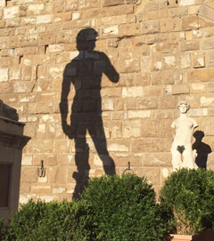 Флоренция площадь Синьории тень скульптуры Давида.